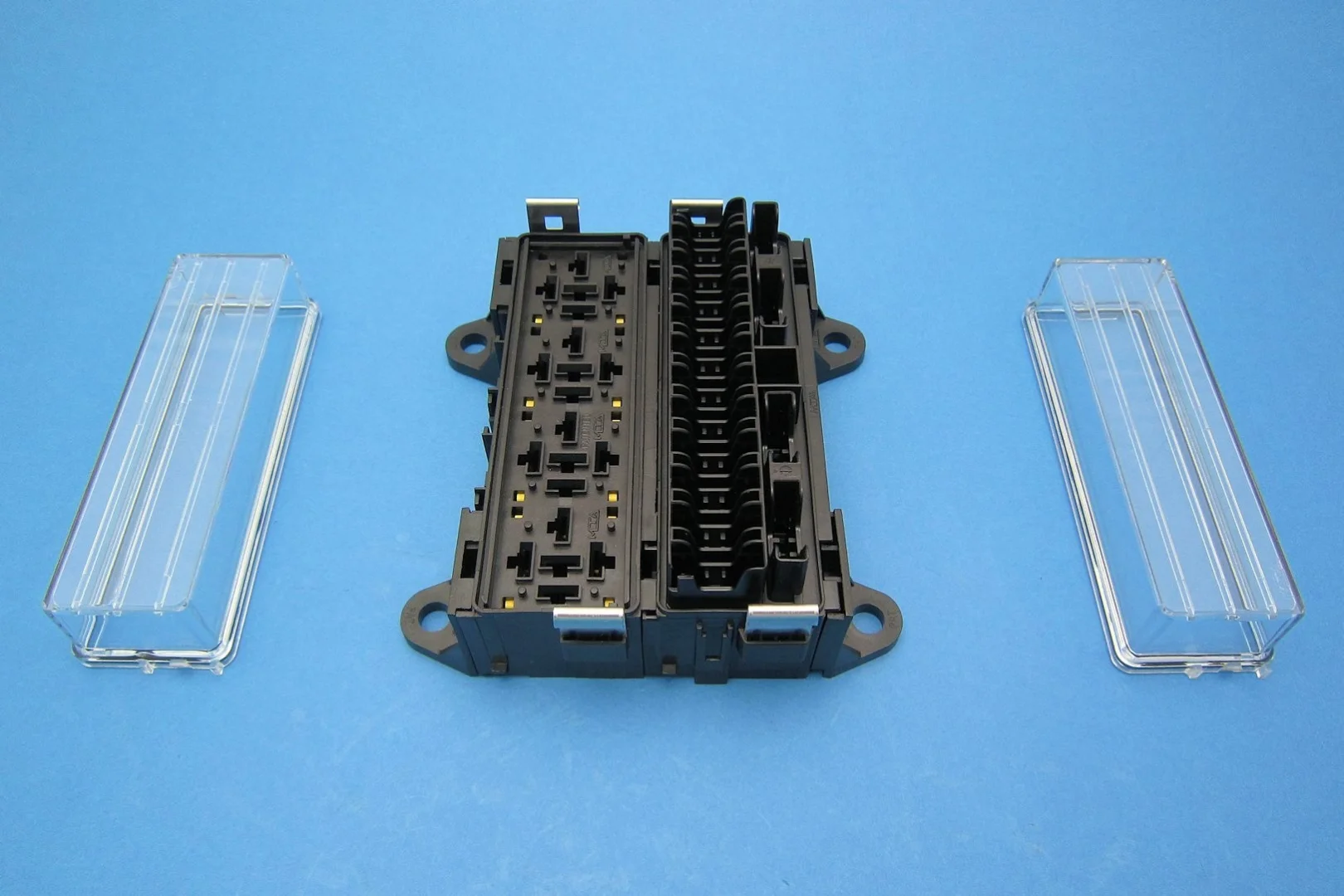 Relays > Relay Sockets & Boxes - Relaisbox - Auto Electric Supplies Website