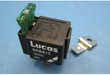 Lucas SRB810. 30A mit Sicherung